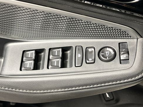 Used 2025 Acura MDX SH-AWD image 16