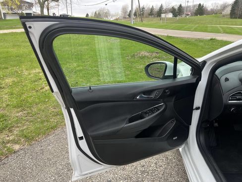 Used 2016 Chevrolet Cruze LT w/ Sun And Sound Package FWD image 10