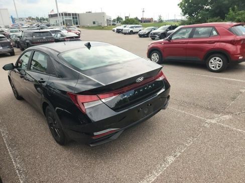 Used 2023 Hyundai Elantra SEL FWD image 9