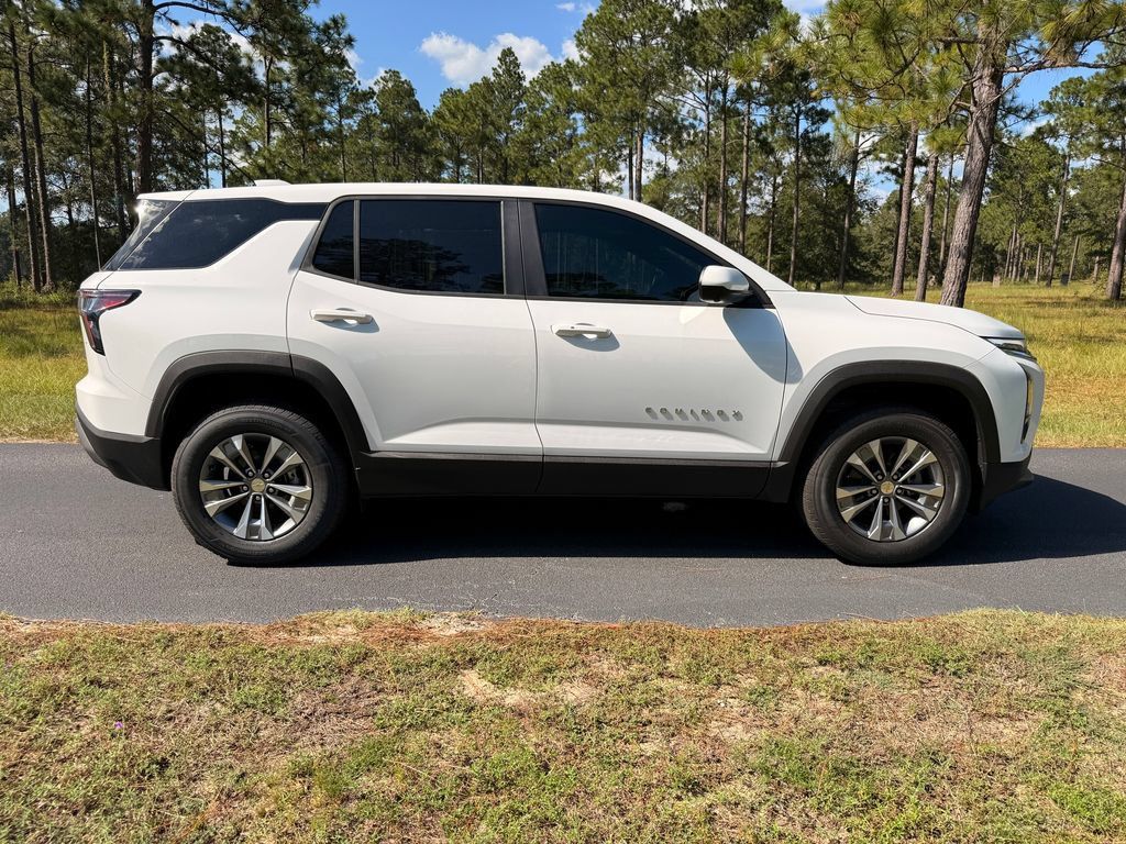 New 2027 Chevrolet Equinox LT w/ Safety and Technology Package FWD image 6