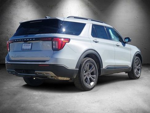 New 2026 Ford Explorer Active w/ Active Comfort Package image 3