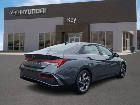 Certified 2024 Hyundai Elantra Limited FWD image 4