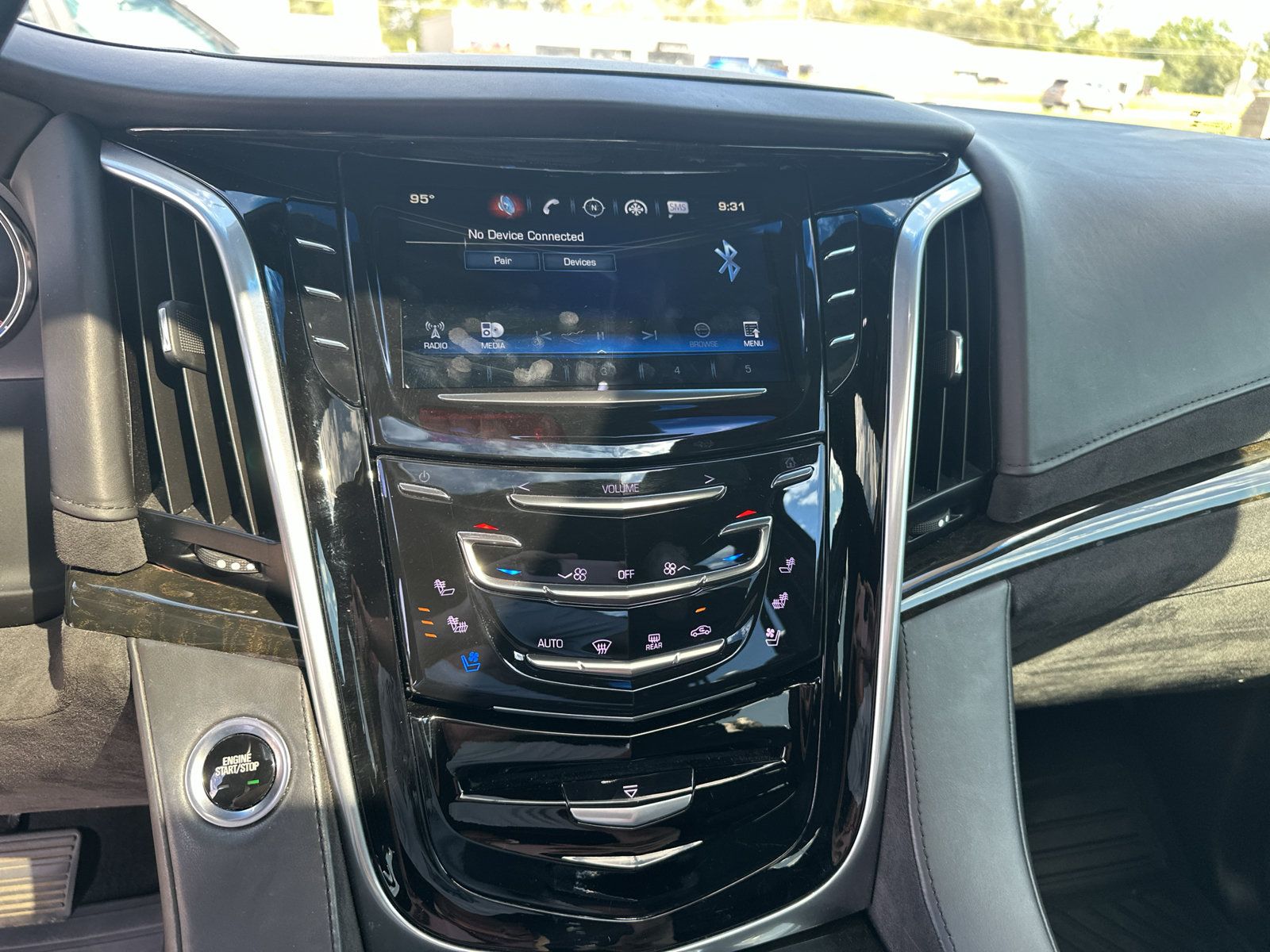 Used 2019 Cadillac Escalade ESV Platinum AWD/4WD image 4