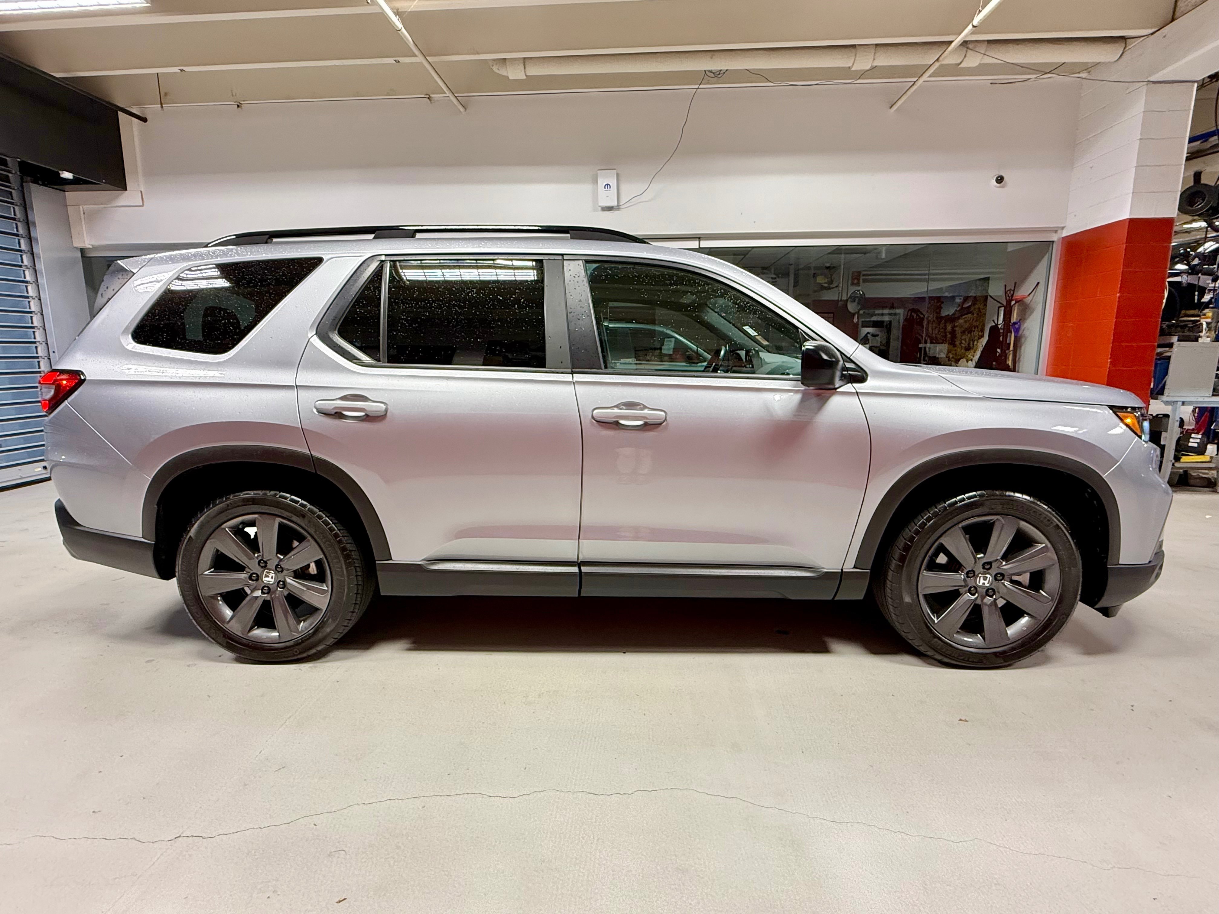 Used 2023 Honda Pilot Sport image 11
