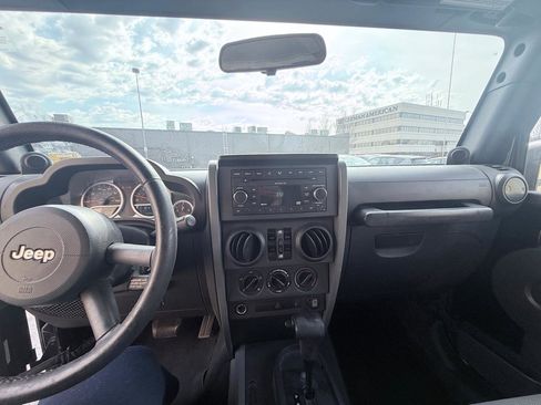 Used 2007 Jeep Wrangler Unlimited Sahara image 16