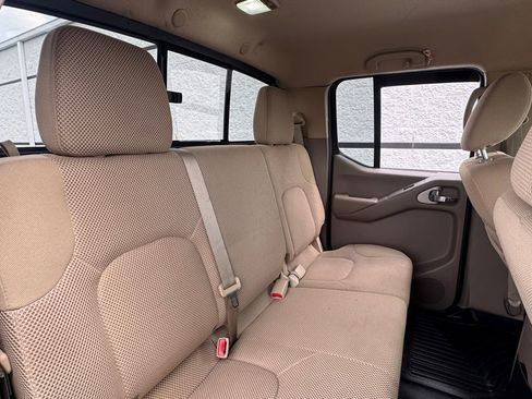 Used 2017 Nissan Frontier SV w/ SV Value Truck Package AWD/4WD image 31