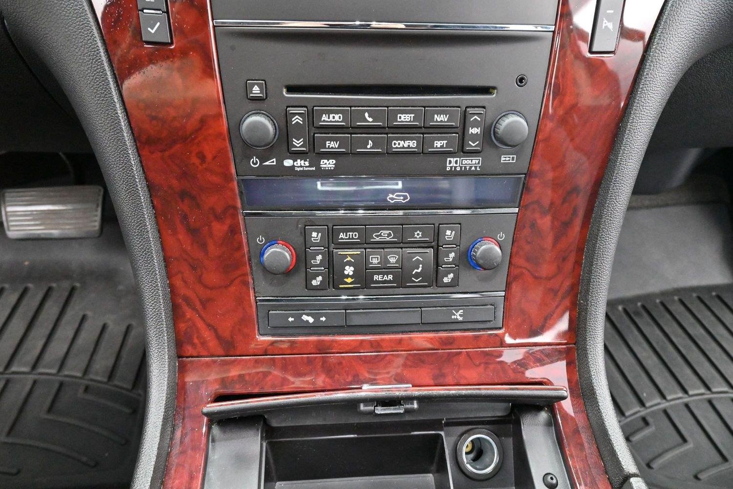 Used 2013 Cadillac Escalade Premium AWD/4WD image 25