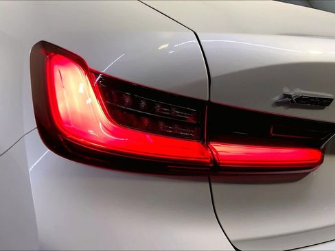 Used 2020 BMW 330i xDrive Sedan w/ Premium Package image 30