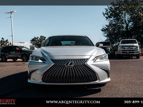 Used 2019 Lexus ES 350 w/ Premium Package FWD image 2