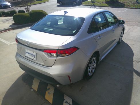 Used 2025 Toyota Corolla LE image 13