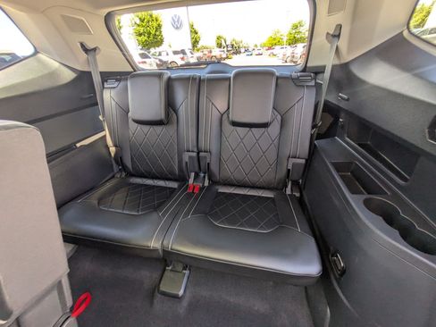 Used 2024 Volkswagen Atlas SEL Premium R-Line AWD/4WD image 32