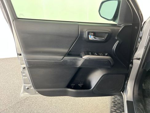 Used 2019 Toyota Tacoma TRD Off-Road RWD image 12