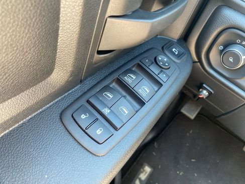 Used 2024 RAM 2500 Tradesman w/ Chrome Appearance Group image 15