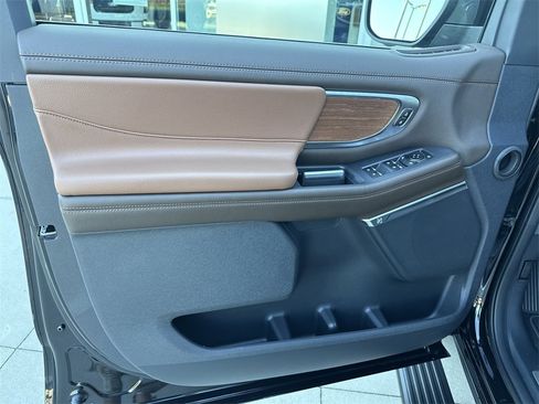 Used 2025 Ford Expedition Max King Ranch image 10