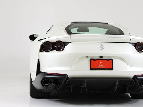 Used 2020 Ferrari 812 Superfast RWD image 23