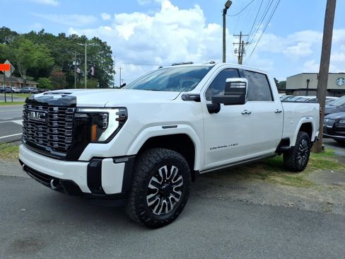 Used 2025 GMC Sierra 2500 Denali Ultimate AWD/4WD image 1