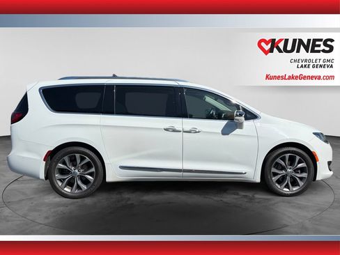 Used 2018 Chrysler Pacifica Limited w/ Advanced Safetytec Group FWD image 10