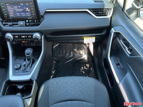 Certified 2021 Toyota RAV4 XLE w/ Carpet Mat Package (TMS) AWD/4WD image 19