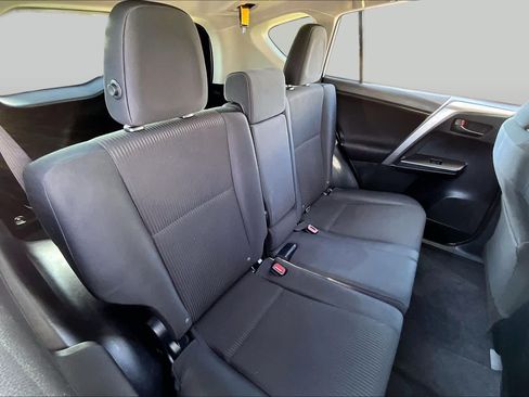 Used 2018 Toyota RAV4 LE FWD image 19