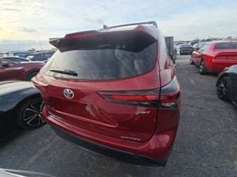 Used 2026 Toyota Highlander Limited AWD/4WD image 3