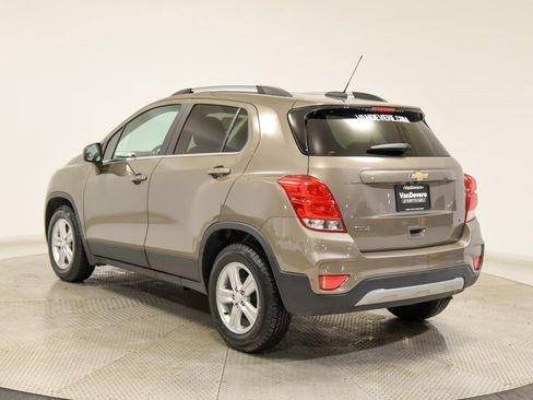 Used 2020 Chevrolet Trax LT w/ LT Convenience Package image 9