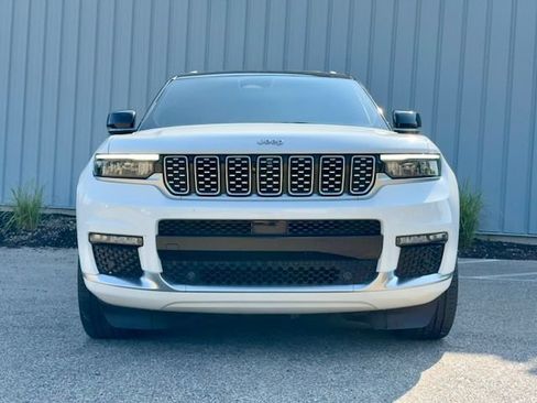 Used 2023 Jeep Grand Cherokee L Summit w/ Luxury Tech Group V AWD/4WD image 3