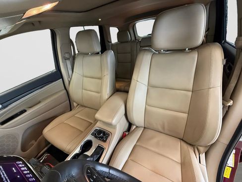 Used 2019 Jeep Grand Cherokee Limited w/ Trailer Tow Group IV AWD/4WD image 13