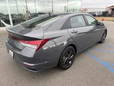 Used 2022 Hyundai Elantra SEL FWD image 8