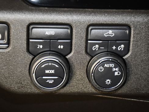 Used 2022 Chevrolet Silverado 1500 LT AWD/4WD image 36