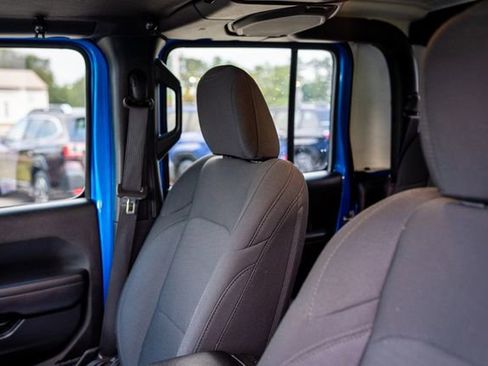 Used 2021 Jeep Gladiator Willys image 32