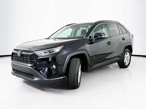Used 2020 Toyota RAV4 XLE w/ Convenience Package AWD/4WD image 2