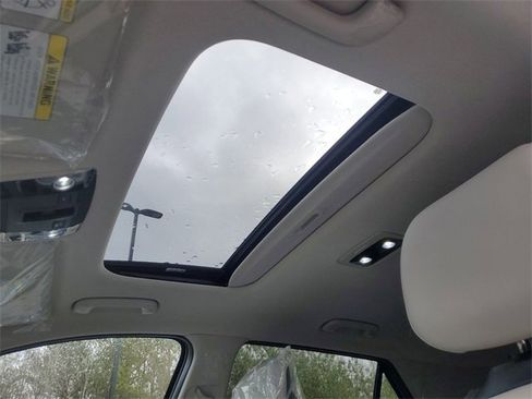 New 2025 Kia Niro EX Touring image 18