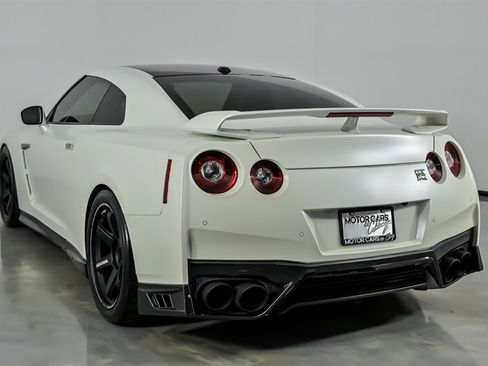 Used 2017 Nissan GT-R Premium AWD/4WD image 10