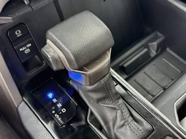 Used 2022 Toyota Tundra SR5 w/ SR5 Convenience Package AWD/4WD image 16