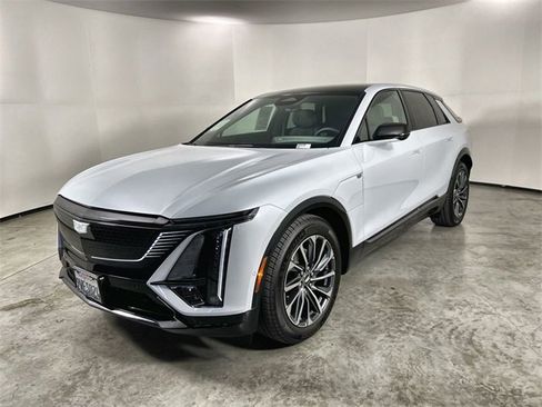 Used 2026 Cadillac Lyriq Sport image 4