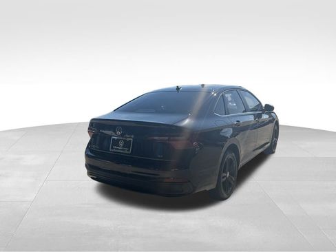 Used 2023 Volkswagen Jetta SE image 4