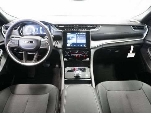 Used 2025 Jeep Grand Cherokee L Laredo w/ Luxury Tech Group I image 13