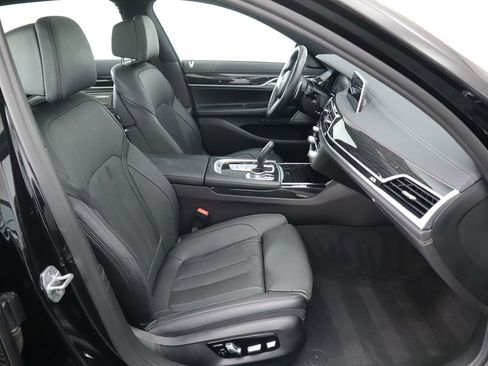 Certified 2022 BMW 740i w/ M Sport Package image 21