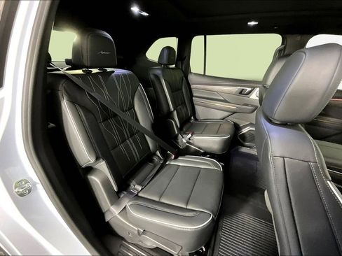 New 2026 Buick Enclave Avenir FWD image 10