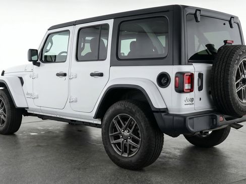 Used 2025 Jeep Wrangler Unlimited Sport AWD/4WD image 6