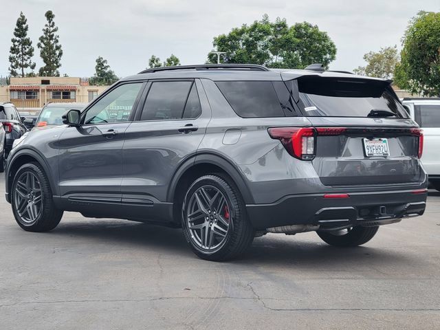 Used 2026 Ford Explorer ST-Line w/ ST-Line Street Pack RWD image 2