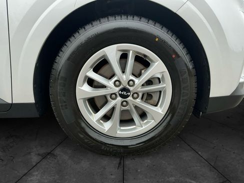 Used 2023 Kia Carnival LX image 14