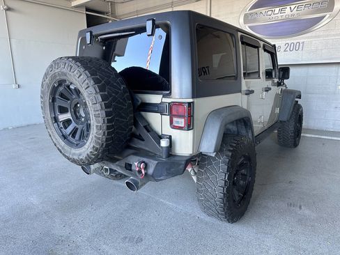 Used 2017 Jeep Wrangler Unlimited Rubicon image 12