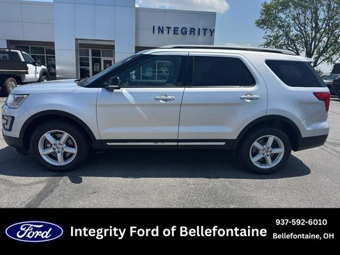 Used 2017 Ford Explorer XLT w/ Equipment Group 202A AWD/4WD image 1