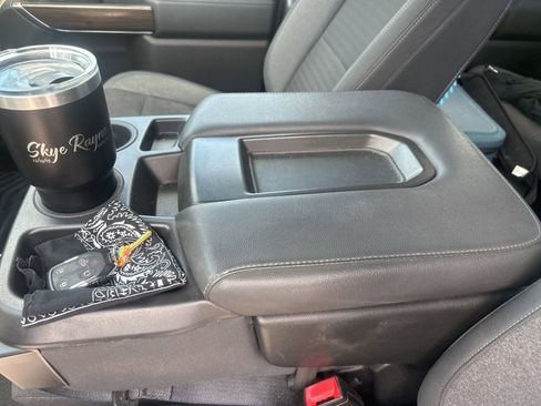 Used 2021 Chevrolet Silverado 1500 LT image 24