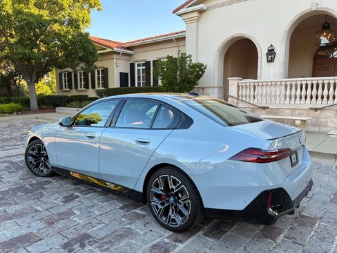 Used 2024 BMW i5 eDrive40i w/ Executive Package image 8