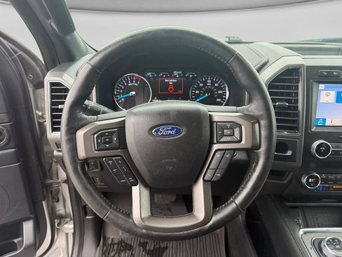 Used 2019 Ford Expedition XLT w/ Equipment Group 202A AWD/4WD image 13
