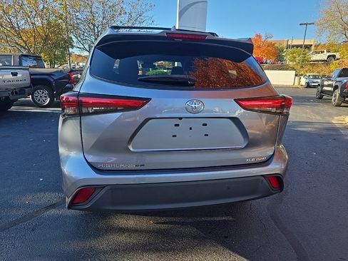 Certified 2022 Toyota Highlander XLE image 7