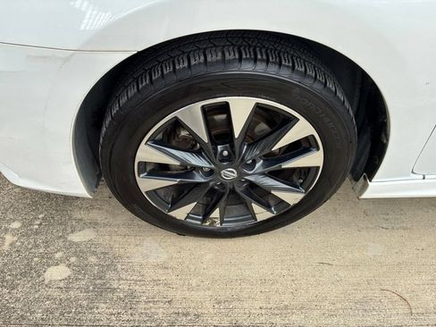 Used 2019 Nissan Sentra SR FWD image 5