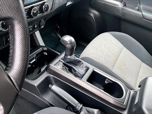 Used 2023 Toyota Tacoma TRD Off-Road image 16